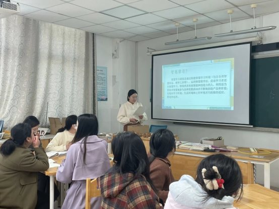 一群人在开会&#xA;&#xA;AI 生成的内容可能不正确。