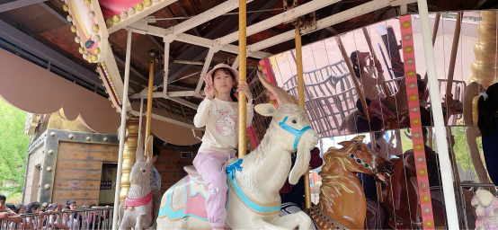 图片包含 桌子, 蛋糕, 小, 生日&#xA;&#xA;AI 生成的内容可能不正确。