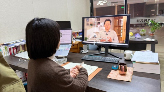 六4班观看学习照片2